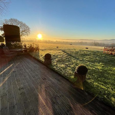Stunning Cabin With Incredible Views Near Goodwood Rogate ภายนอก รูปภาพ