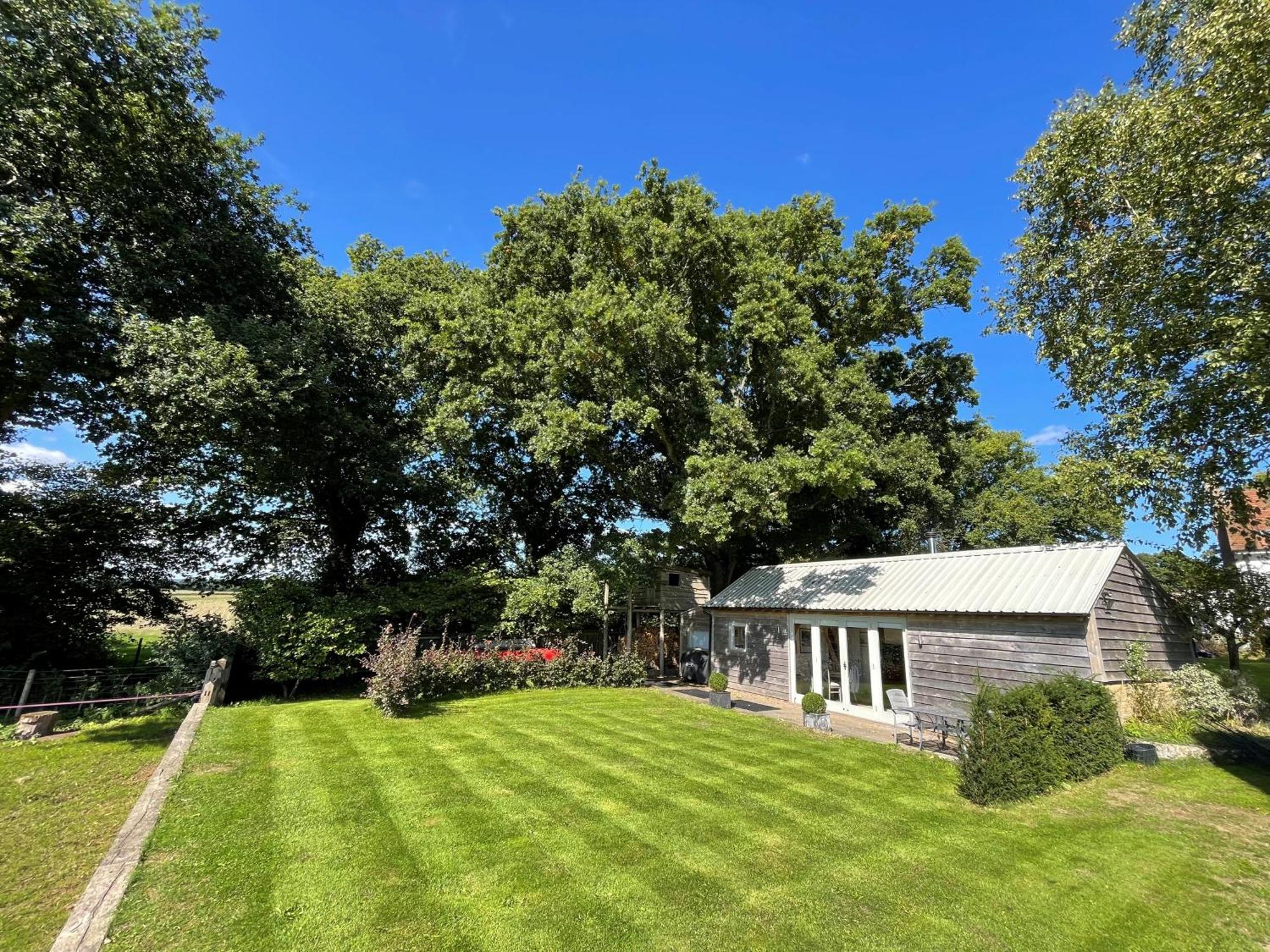 Stunning Cabin With Incredible Views Near Goodwood Rogate ภายนอก รูปภาพ